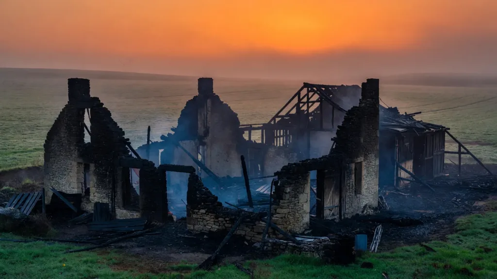 Dordogne : un jeune couple d'agriculteurs perd tout dans un incendie à Saint-Martial-d'Artenset