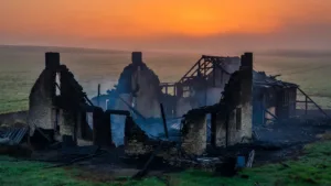 Dordogne : un jeune couple d&rsquo;agriculteurs perd tout dans un incendie à Saint-Martial-d&rsquo;Artenset