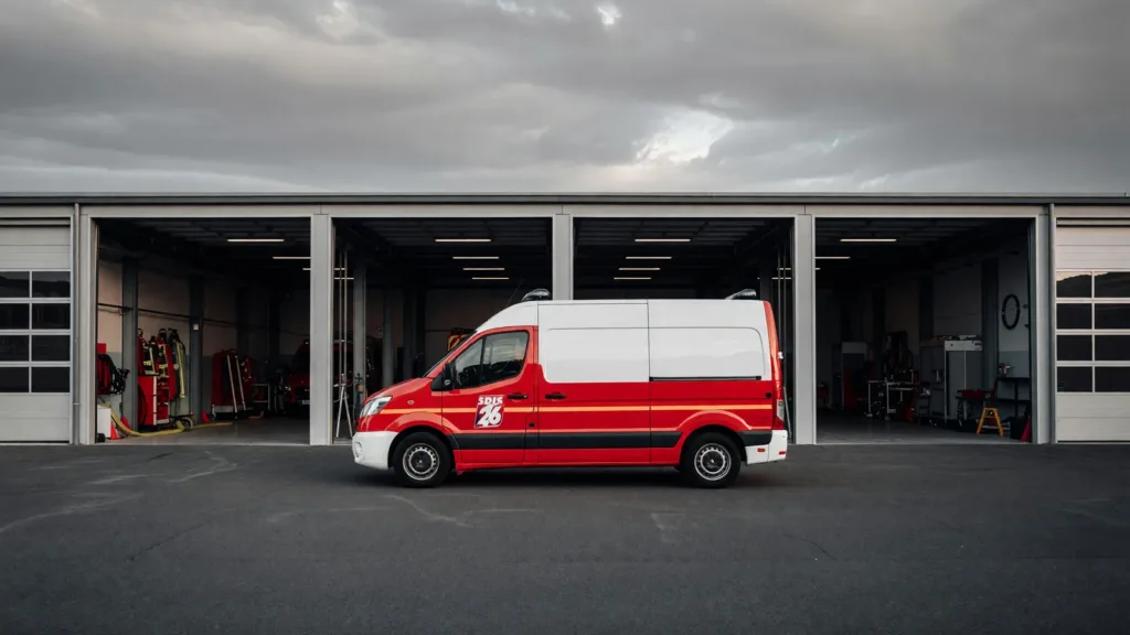 Drôme : le SDIS 26 offre un VSAV au GSCF pour les missions humanitaires