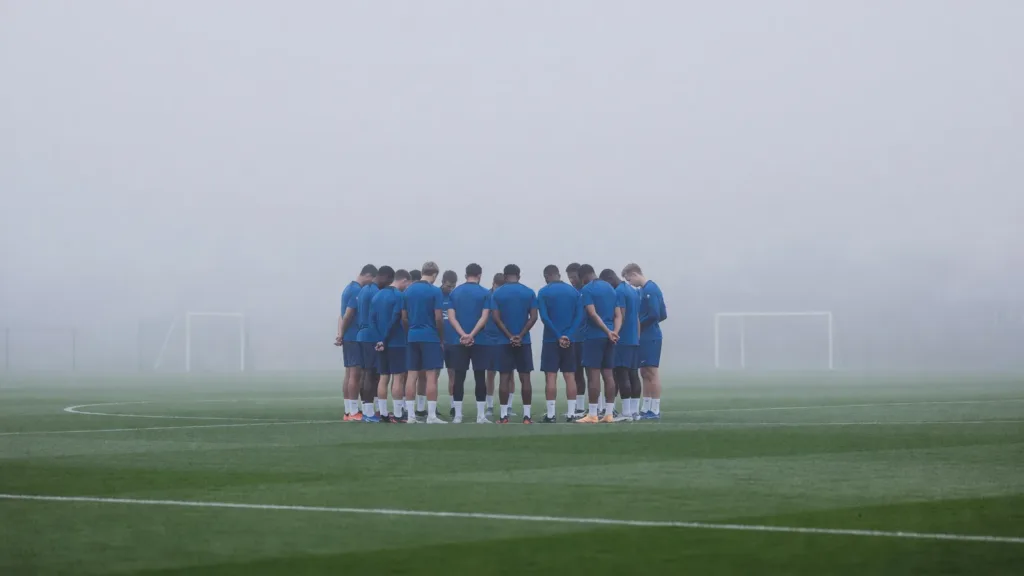 Équipe de France : une minute de silence pour Éric Roy, l'ex-entraîneur de Brest disparu