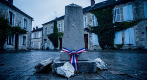 Étampes : le sous-préfet préside la cérémonie du 82e anniversaire du bombardement du 10 juin 1944