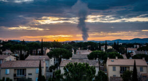 Fréjus : feu de végétation maîtrisé rue des Combattants, 44 pompiers mobilisés