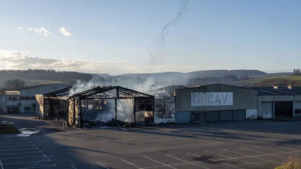 Glaire : un incendie ravage 450 m² de déchets sur le nouveau site Arcavi