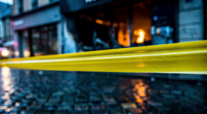 Grenoble : les riverains de la rue Condorcet sous le choc après l&rsquo;incendie criminel du salon Queen Hair