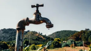Guadeloupe : 40 ans de pannes d&rsquo;eau, la population assoiffée malgré 226 M€ investis