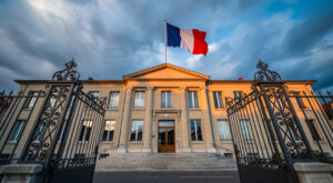 Hautes-Alpes : huit nouveaux lieutenants de louveterie intronisés à la préfecture de Gap