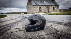 Hédé-Bazouges : un motard de 23 ans dans le coma après avoir percuté une habitation