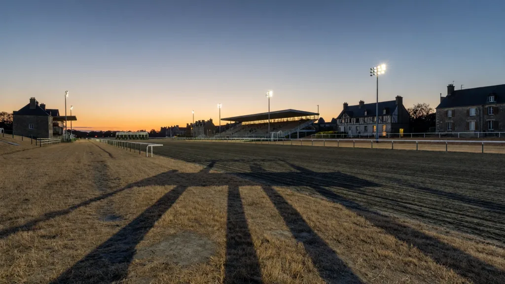 Hippisme : Pourquoi le Quinté+ de ce mardi soir à Dieppe est exceptionnellement décalé à 21h15