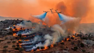 Incendie à Marseilleveyre : 4 Canadairs et un hélicoptère mobilisés, feu circonscrit