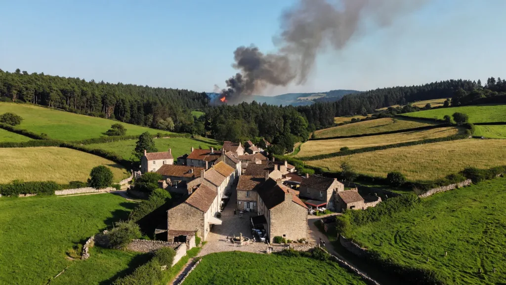Incendie à Ménétréol-sur-Sauldre : 60 pompiers mobilisés, route coupée