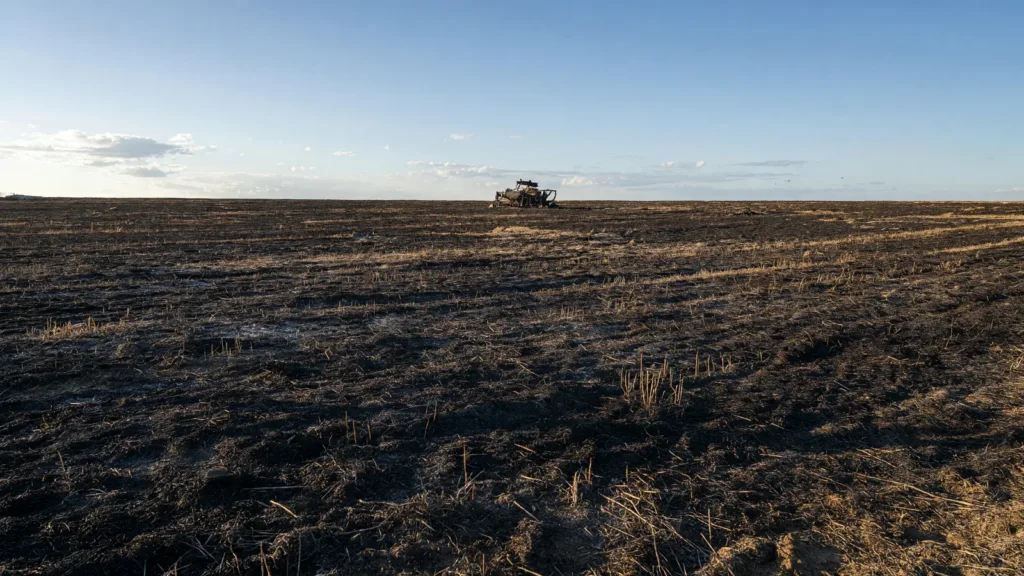 Incendie agricole aux Hays : 5 hectares de paille détruits par le feu d'une presse