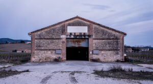 Incendie dans la cave coopérative de Villeneuve-Minervois : 84 pompiers mobilisés, flammes maîtrisées
