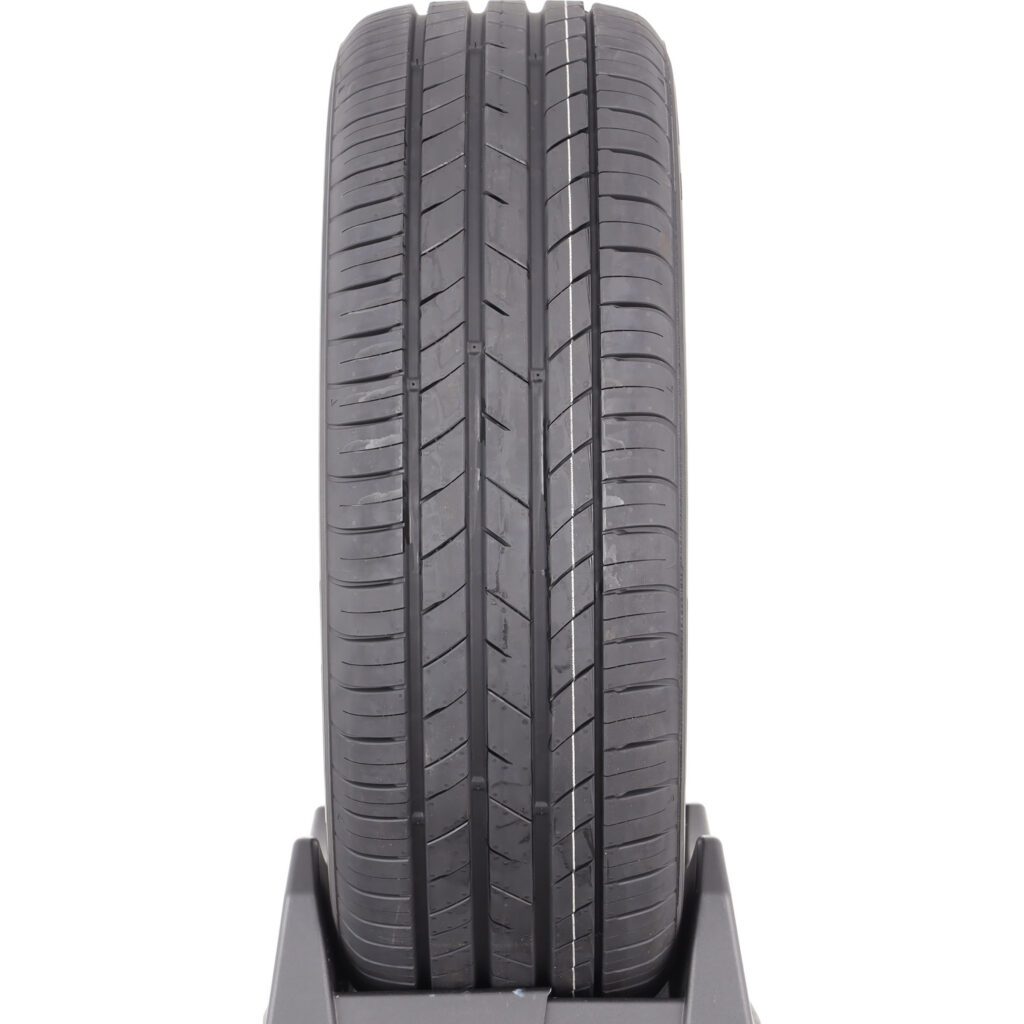 Kumho Ecsta HS52
