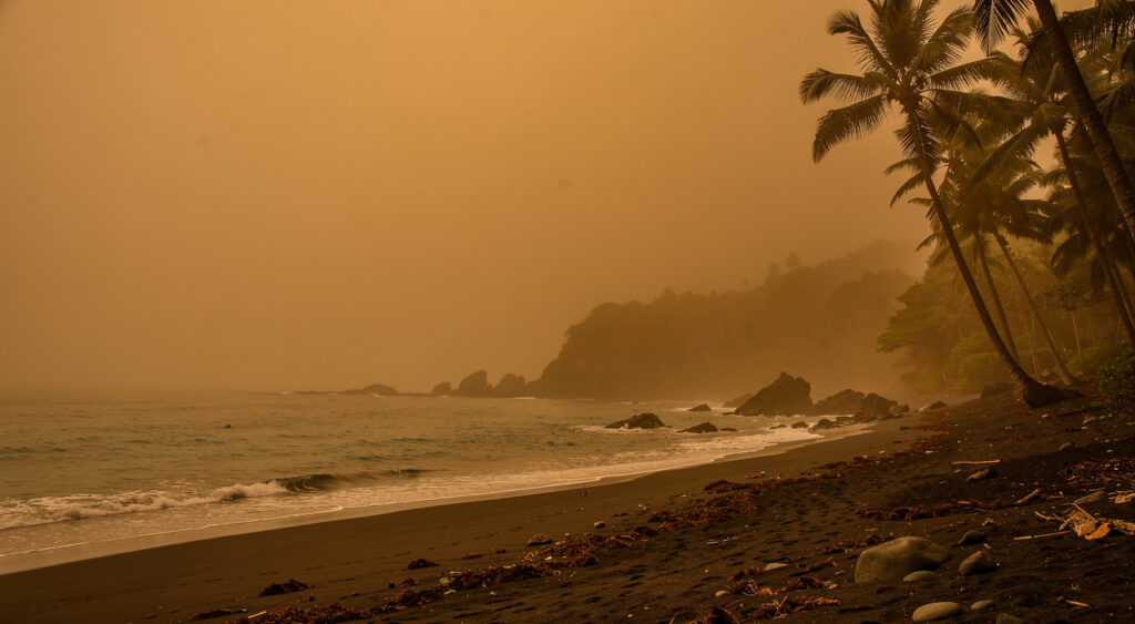 Le Gosier : alerte rouge qualité de l'air le 1er juin, brume de sable saharienne en cause