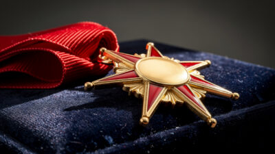 Légion d'Honneur : hommage aux disparus et passation de présidence à La Roche-sur-Yon