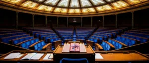 Loi post-Bétharram : adoptée à l&rsquo;unanimité, vidée de ses mesures phares
