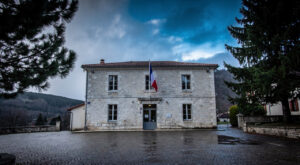 Loire : Schuffenecker rencontre les maires de La Versanne et Saint-Julien-Molin-Molette
