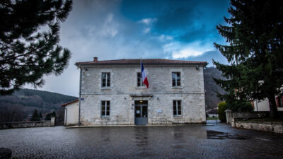 Loire : Schuffenecker rencontre les maires de La Versanne et Saint-Julien-Molin-Molette
