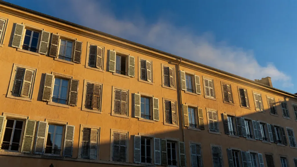 Lyon 7e : après 19 heures sans électricité sous 40°C, les sinistrés réclament des indemnités
