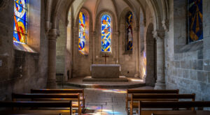 Maisoncelles-sur-Ajon : 16 916 € de l&rsquo;État pour restaurer les vitraux de Saint-Sulpice