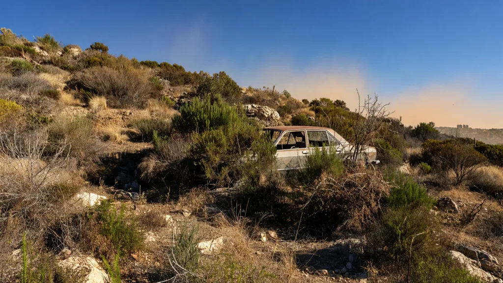 Marseille : la BTP Nord enlève des véhicules abandonnés à l'Estaque sur alerte des pompiers