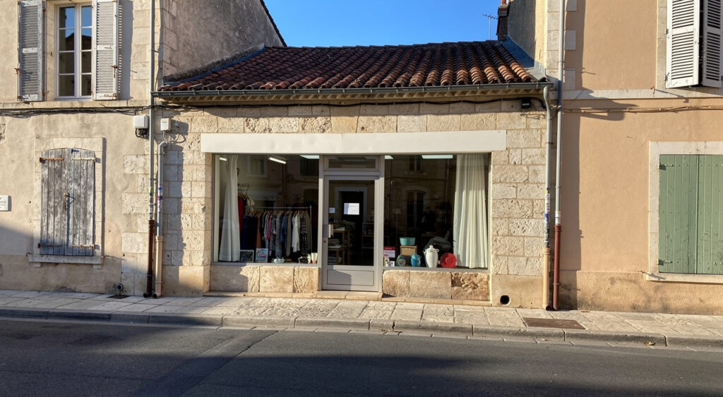 Mende : la Boutik Soleil du Secours catholique organise sa braderie à -50 %