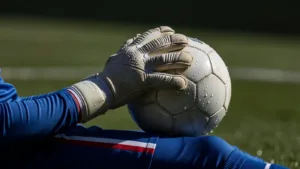 Mike Maignan sous le feu des critiques après son premier match de Coupe du monde