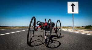Montpellier : Mehdi &lsquo;papa robot&rsquo;, amputé des deux jambes, parti en handbike vers Paris