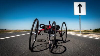 Montpellier : Mehdi &lsquo;papa robot&rsquo;, amputé des deux jambes, parti en handbike vers Paris