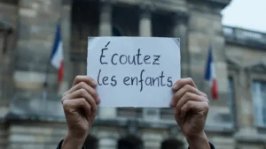 Mort de Lyhanna : à Évry-Courcouronnes, parents et élus réclament une loi intégrale contre les violences