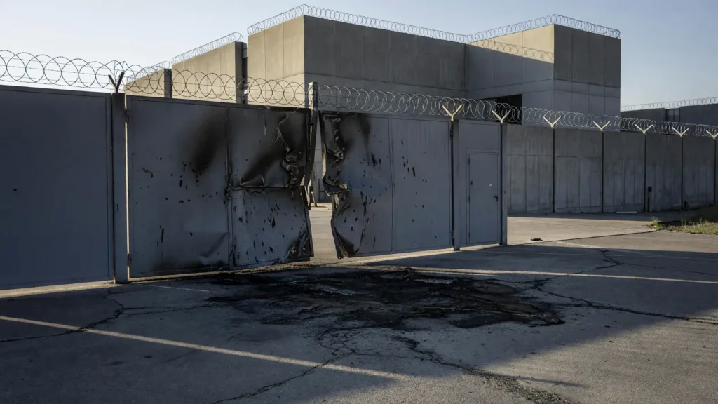 Nanterre : enquête ouverte après l'attaque à la voiture-bélier contre la prison, aucun blessé
