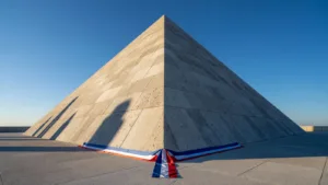 Nîmes : cérémonie du 18 juin au monument des martyrs de la Résistance, le préfet appelle au devoir de mémoire