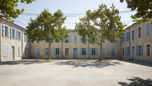 Nîmes : la mairie ordonne le retrait de climatiseurs financés par des parents d&rsquo;élèves pour éviter un « précédent d&rsquo;inégalité »