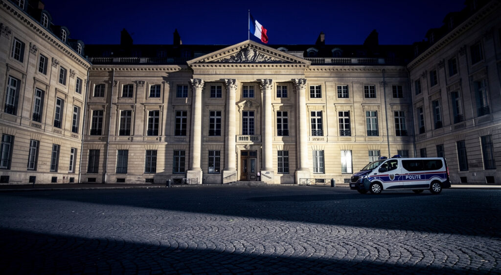 Opération antidrogue à Perseigne : CRS8 et brigade cynophile de Caen en renfort à Alençon