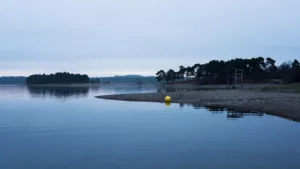 Osselle : une fillette de 9 ans mordue par un brochet à la base nautique