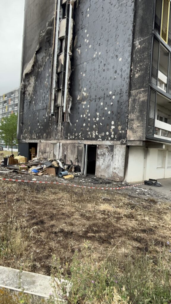 La Rochelle : deux appartements détruits par un feu d&rsquo;encombrants à Mireuil, enquête ouverte