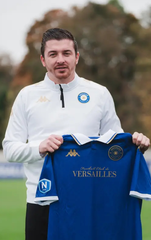 FC Versailles : Jordan Gonzalez prolonge jusqu&rsquo;en 2028 avec tout son staff