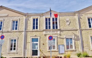 Charron : une quinzaine d&rsquo;élèves malades après la cantine, la mairie temporise