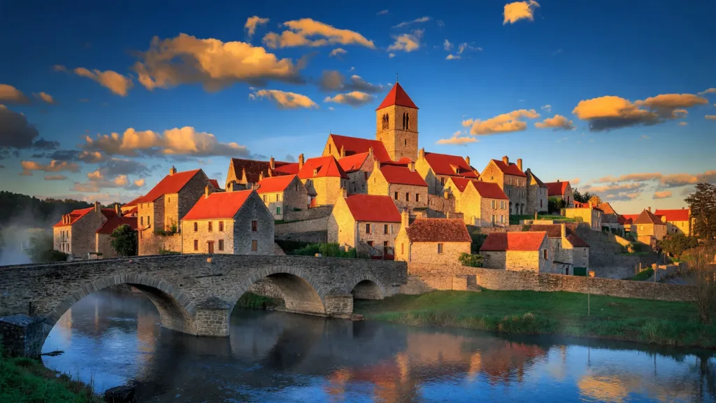Pesmes, le plus beau village de Franche-Comté, mis en lumière par le préfet de la Haute-Saône