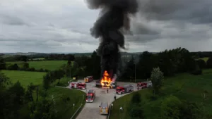 Phaffans : 17 pompiers mobilisés pour l&rsquo;incendie d&rsquo;un poids-lourd sur l&rsquo;A36, aucun blessé