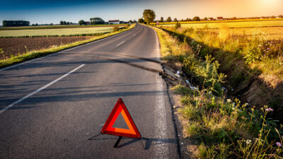 Pierre-de-Bresse : une voiture finit sur le toit, deux jeunes femmes blessées