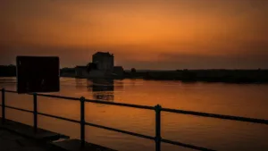 Poitiers : un adolescent de 16 ans se noie dans le Clain lors de la canicule, la mairie durcit les sanctions