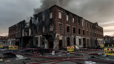 Pontcharra : un incendie ravage 2 000 m² de l&rsquo;ancienne papeterie Moulin-Vieux