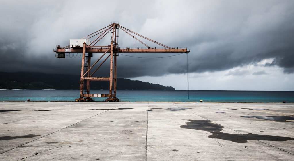 Port de Longoni : les Femmes Leaders bloquent l'entrée contre le projet d'EPIC