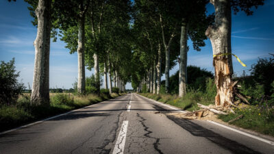 Rhône : grave accident sur la D87 à Quincieux, le conducteur décède