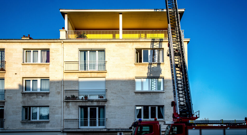 Roanne : un homme de 36 ans secouru après avoir menacé de sauter du 6e étage