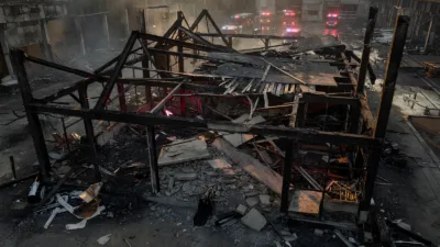 Romans-sur-Isère : un violent incendie détruit un entrepôt de 1 500 m², 280 foyers privés d&rsquo;électricité