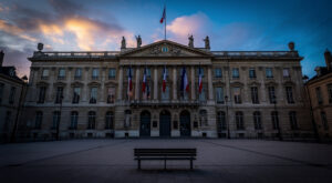 Tours : minute de silence à la préfecture d&rsquo;Indre-et-Loire pour l&rsquo;adjudant Dorian Larigaudrie, mort en mission