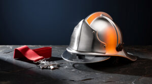 Un an après l&rsquo;incendie de Laon : hommage aux pompiers Mosin et Prud&rsquo;homme, causes inconnues
