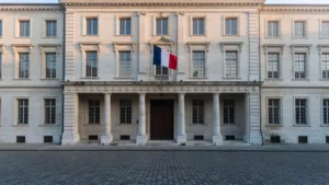 Valence : la préfecture de la Drôme décore 16 personnes pour des actes de bravoure